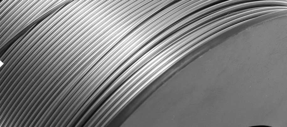 Corna cruach dhosmálta agus píblíne rialaithe